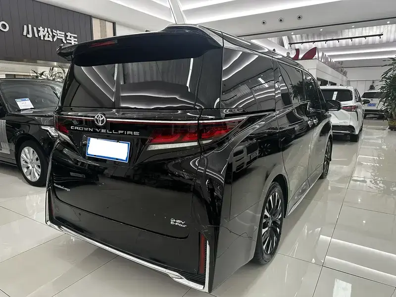 2024 Toyota Vellfire с пробегом 31 000 км