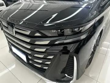 2024 Toyota Vellfire с пробегом 31 000 км