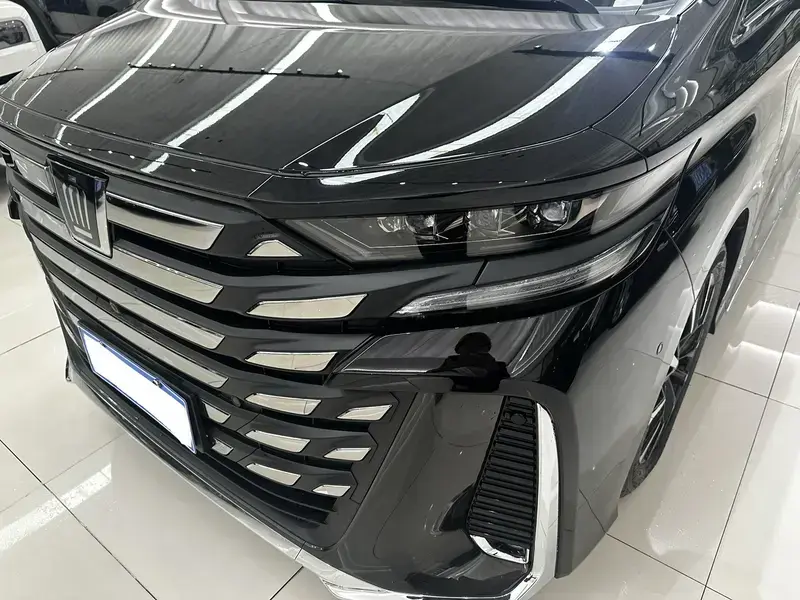 2024 Toyota Vellfire с пробегом 31 000 км
