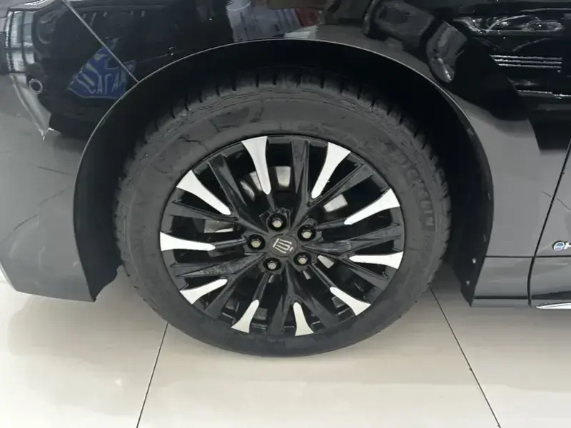 2024 Toyota Vellfire с пробегом 31 000 км