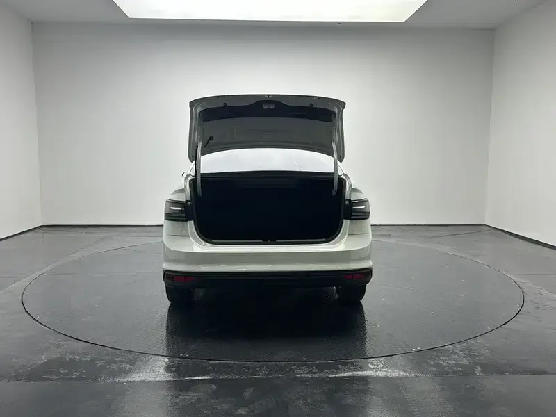 2023 Volkswagen Lavida с пробегом 60 900 км