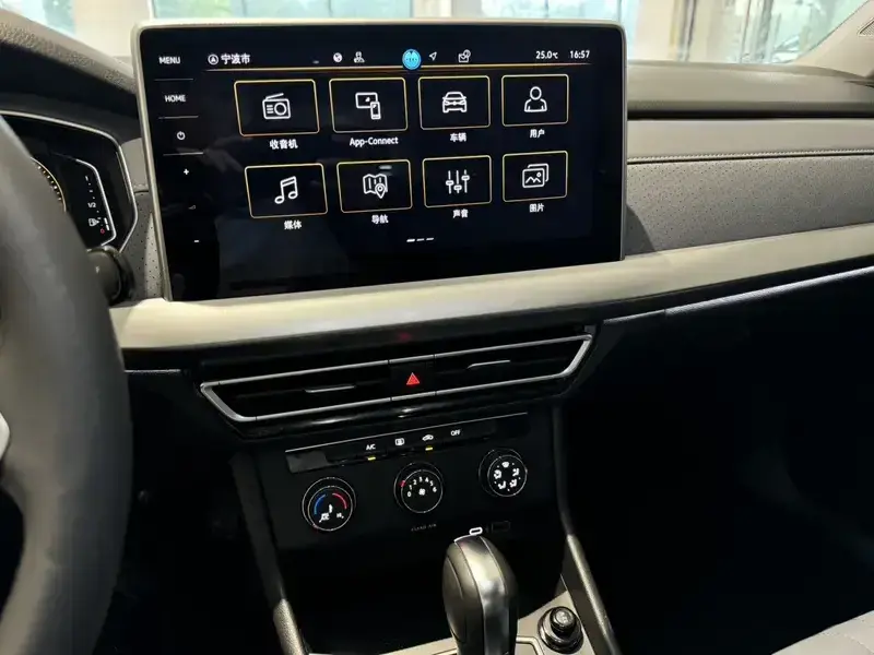 2024 Volkswagen Lavida с пробегом 13 000 км