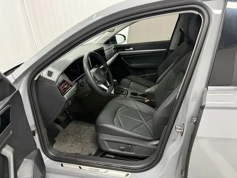 2024 Volkswagen Lavida с пробегом 14 300 км