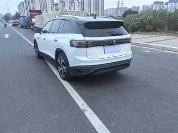 2022 Volkswagen ID.6 с пробегом 61 000 км