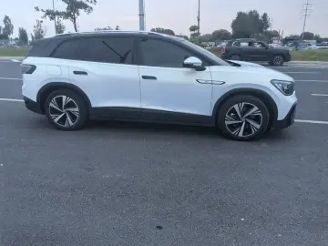 2022 Volkswagen ID.6 с пробегом 61 000 км