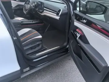 2022 Volkswagen ID.6 с пробегом 61 000 км