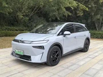 Venucia VX6
