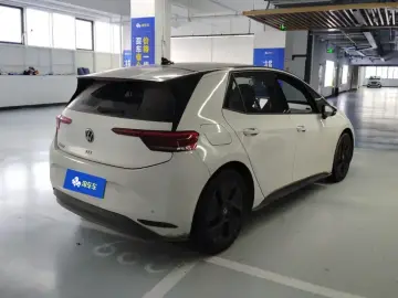2024 Volkswagen ID.3 с пробегом 42 000 км