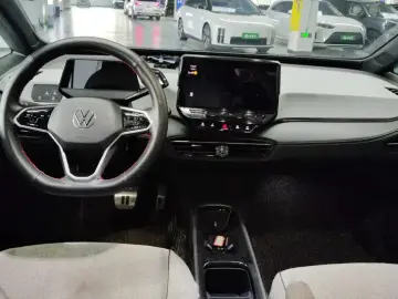 2024 Volkswagen ID.3 с пробегом 42 000 км