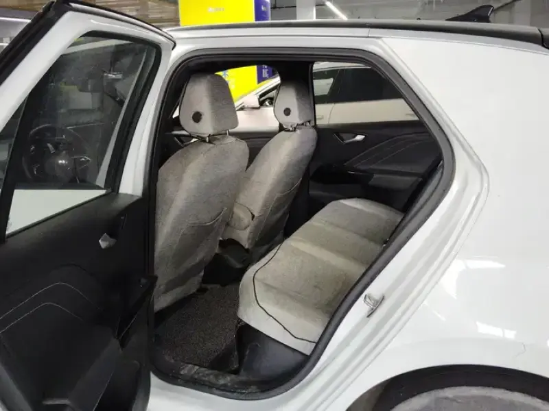 2024 Volkswagen ID.3 с пробегом 42 000 км