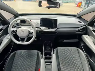2023 Volkswagen ID.3 с пробегом 44 000 км