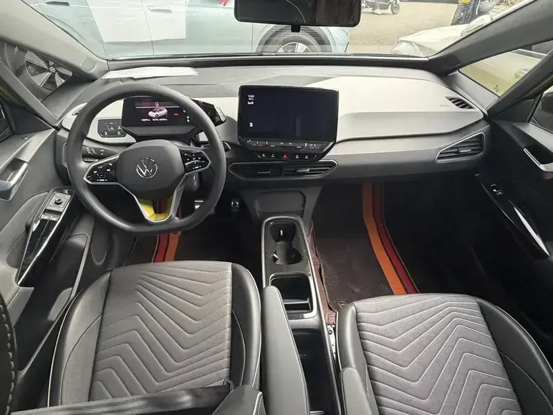 2022 Volkswagen ID.3 с пробегом 43 000 км