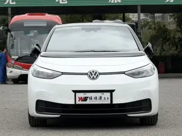 2025 Volkswagen ID.3 с пробегом 32 000 км