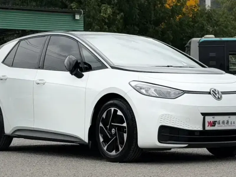 2025 Volkswagen ID.3 с пробегом 32 000 км