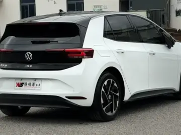 2025 Volkswagen ID.3 с пробегом 32 000 км