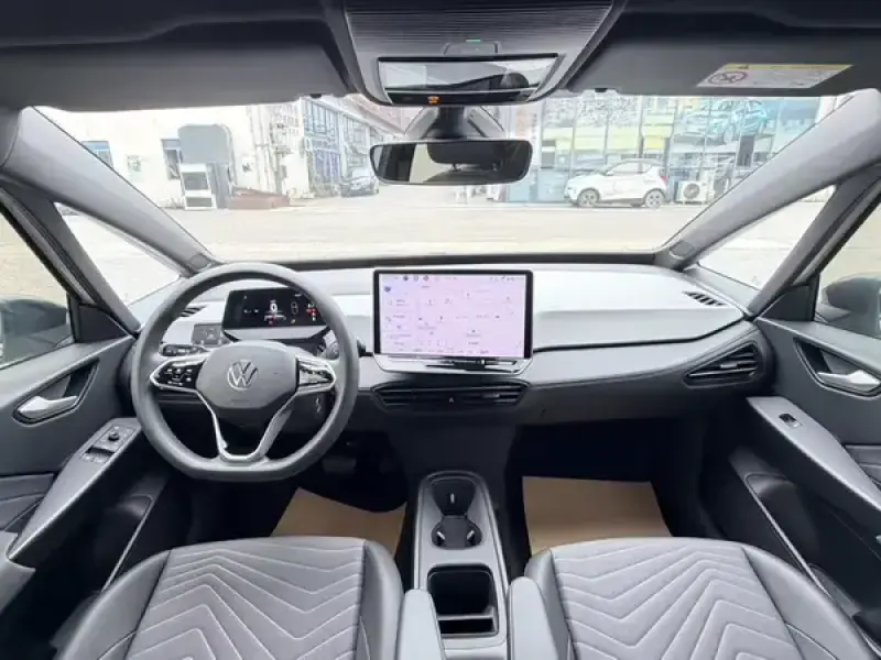2025 Volkswagen ID.3 с пробегом 32 000 км
