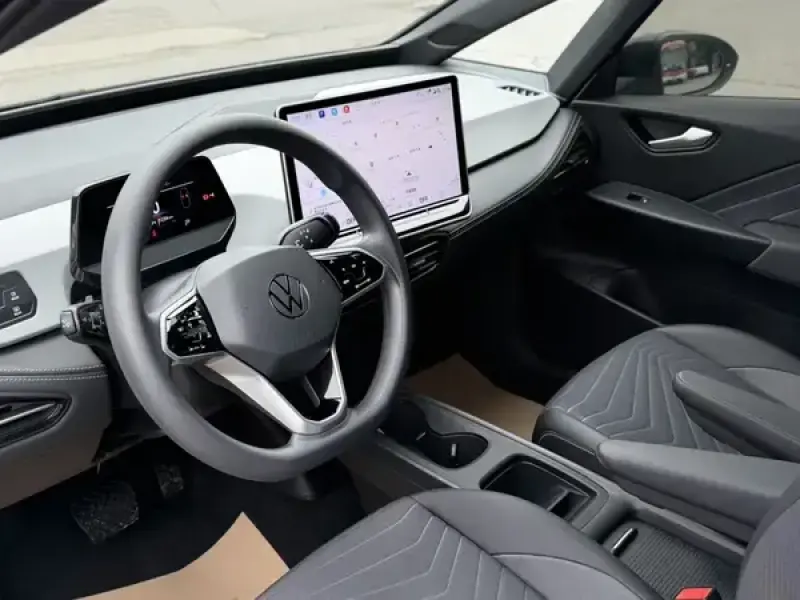 2025 Volkswagen ID.3 с пробегом 32 000 км
