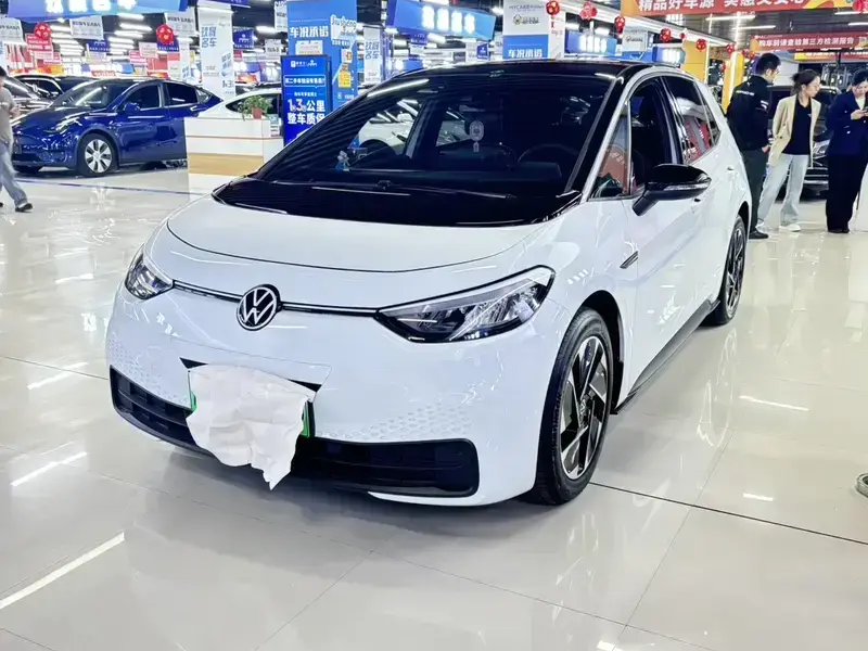 2023 Volkswagen ID.3 с пробегом 2 000 км