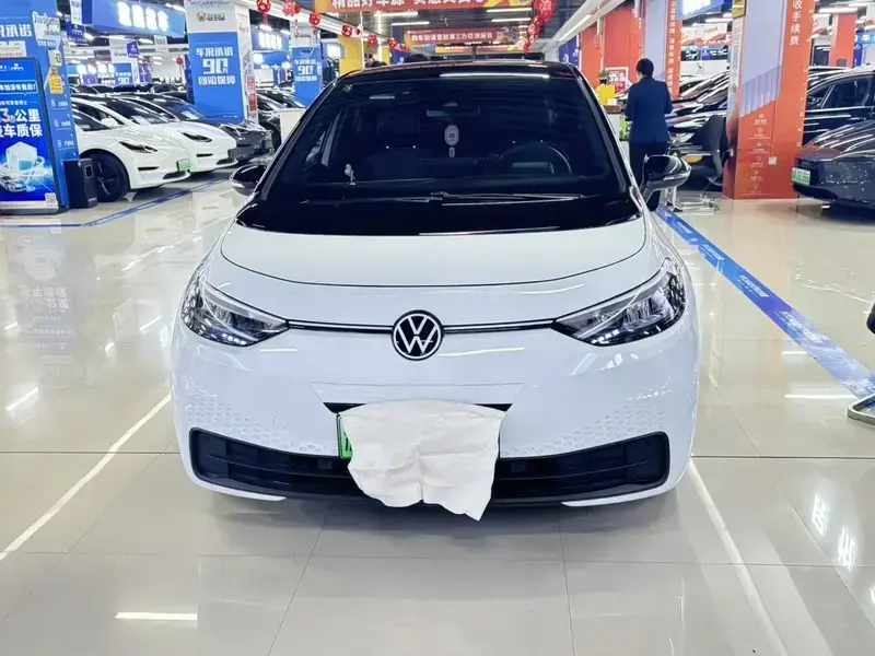 2023 Volkswagen ID.3 с пробегом 2 000 км