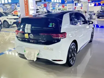 2023 Volkswagen ID.3 с пробегом 2 000 км