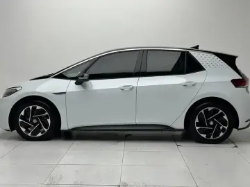 2023 Volkswagen ID.3 с пробегом 69 600 км