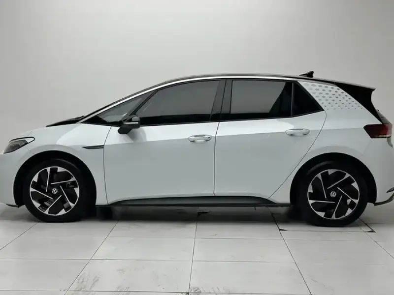 2023 Volkswagen ID.3 с пробегом 69 600 км