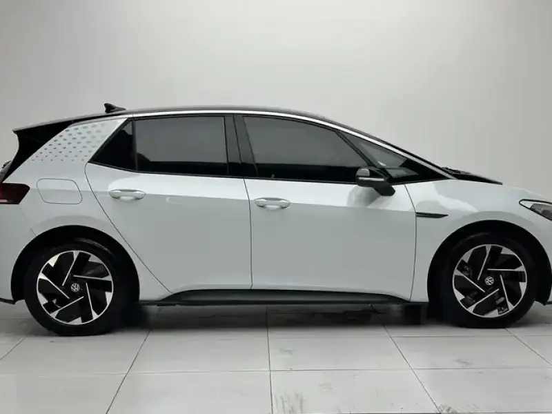 2023 Volkswagen ID.3 с пробегом 69 600 км