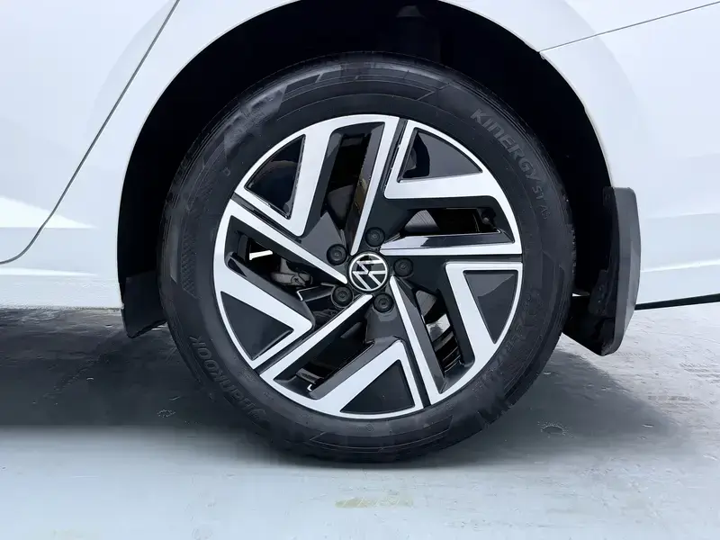 2024 Volkswagen Sagitar с пробегом 20 900 км