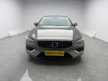 2022 Volvo S60 с пробегом 58 700 км