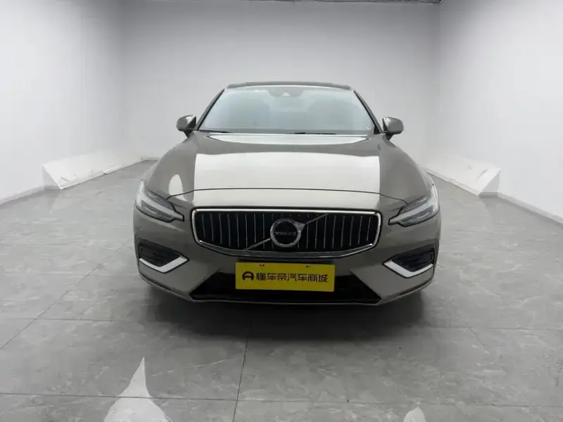 2022 Volvo S60 с пробегом 58 700 км