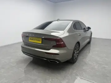 2022 Volvo S60 с пробегом 58 700 км