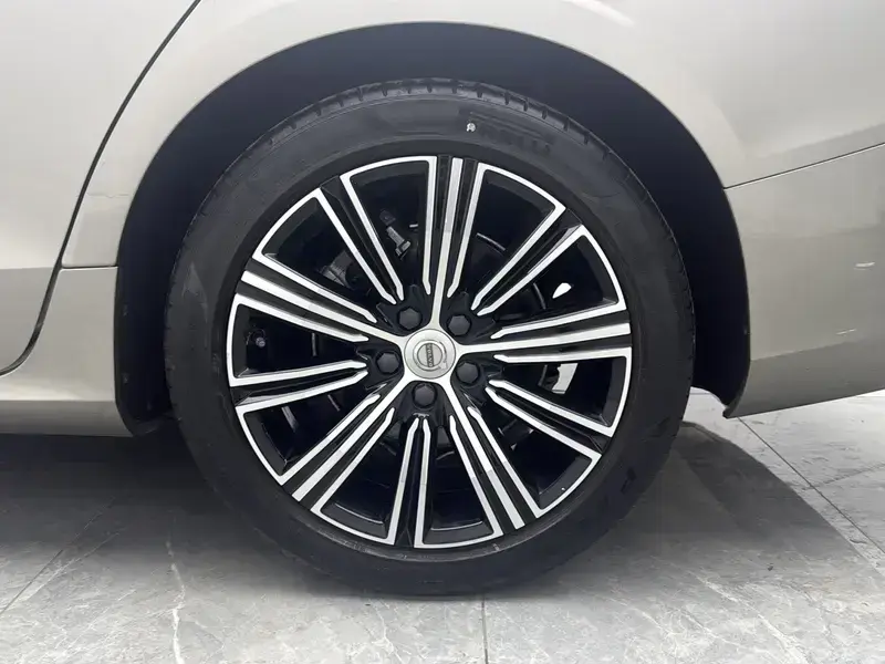 2022 Volvo S60 с пробегом 58 700 км
