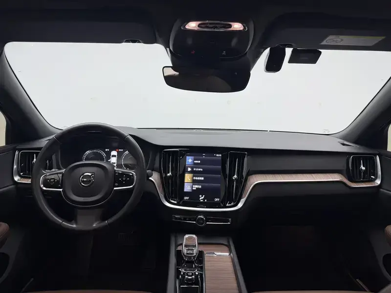 2022 Volvo S60 с пробегом 58 700 км