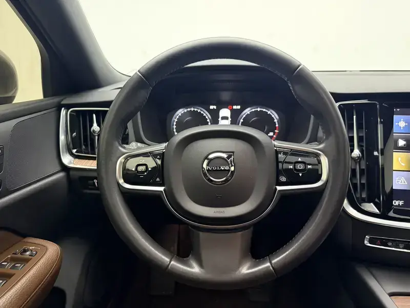 2022 Volvo S60 с пробегом 58 700 км