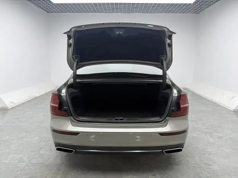 2022 Volvo S60 с пробегом 58 700 км