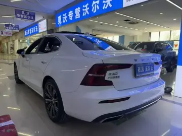 2021 Volvo S60 с пробегом 74 000 км