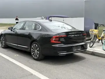 2025 Volvo S90 с пробегом 30 000 км