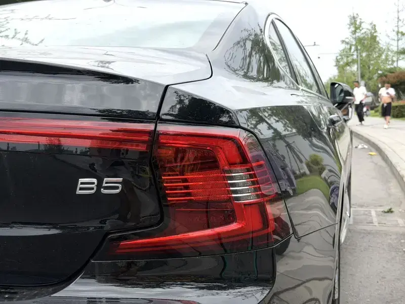 2025 Volvo S90 с пробегом 30 000 км