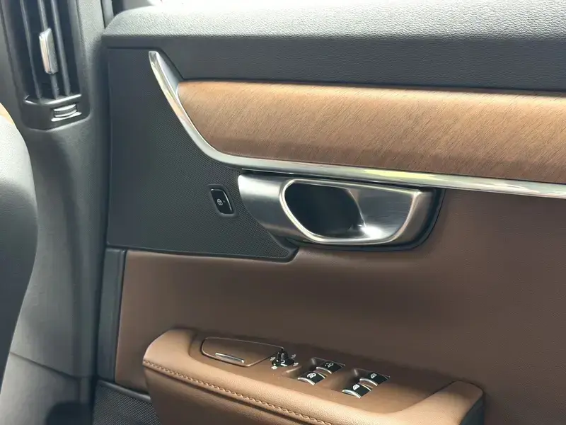2025 Volvo S90 с пробегом 30 000 км