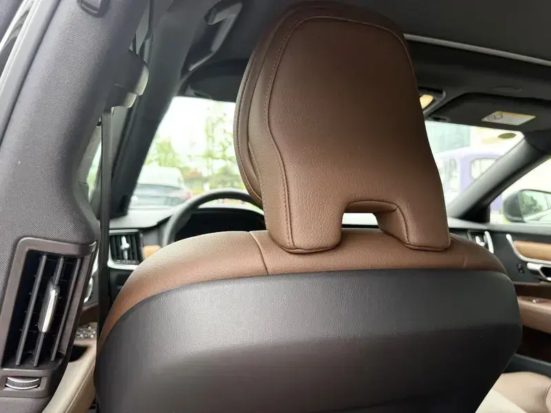 2025 Volvo S90 с пробегом 30 000 км