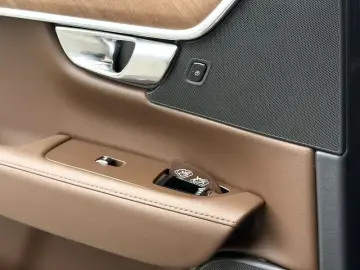 2025 Volvo S90 с пробегом 30 000 км