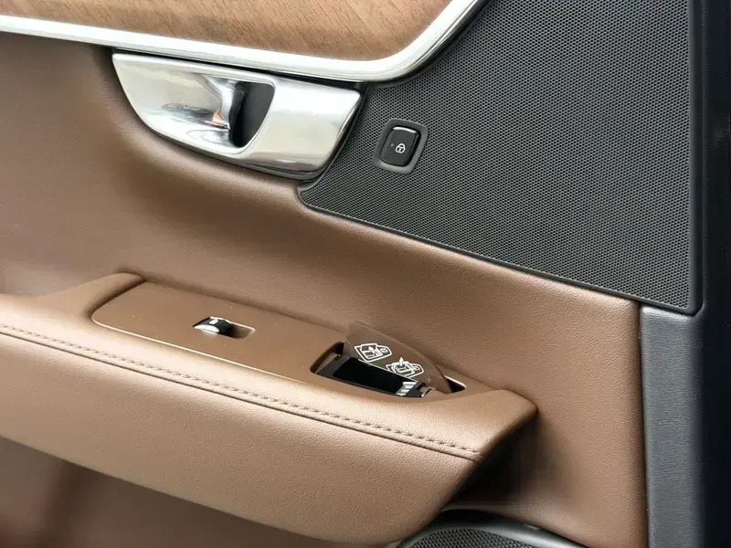 2025 Volvo S90 с пробегом 30 000 км