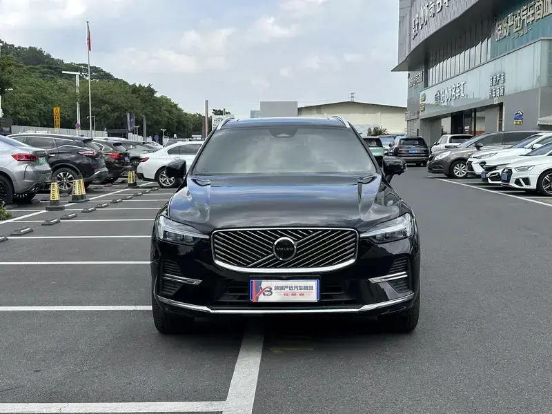 2026 Volvo XC60 с пробегом 12 000 км