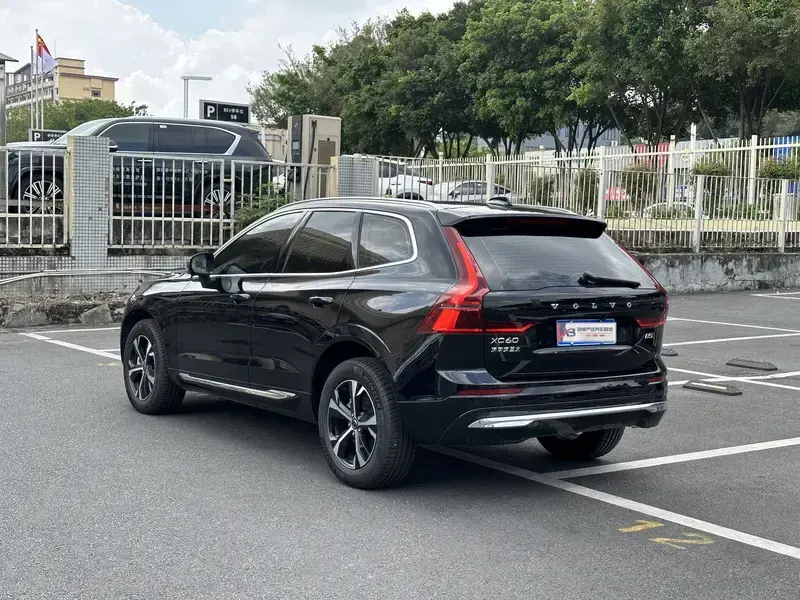 2026 Volvo XC60 с пробегом 12 000 км