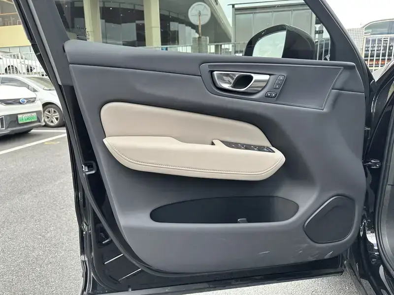 2026 Volvo XC60 с пробегом 12 000 км