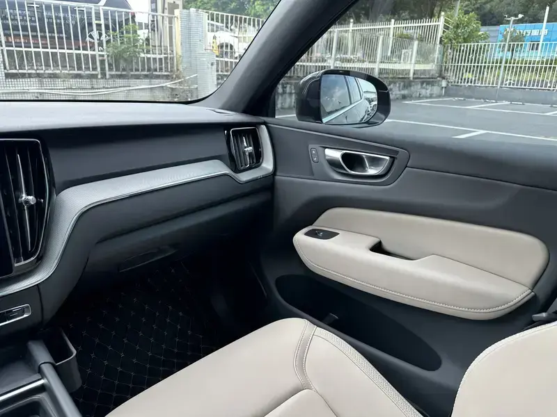 2026 Volvo XC60 с пробегом 12 000 км