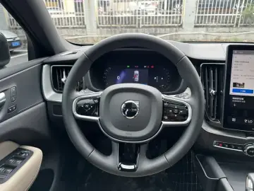 2026 Volvo XC60 с пробегом 12 000 км