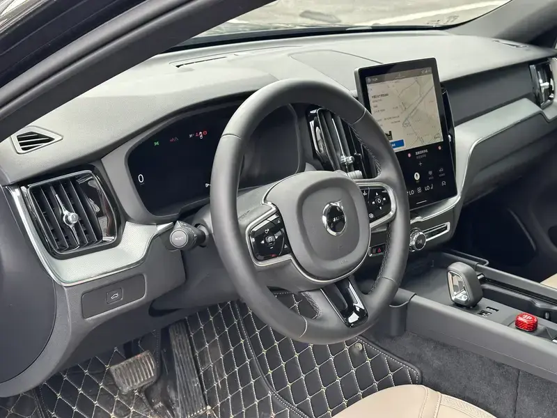 2026 Volvo XC60 с пробегом 12 000 км