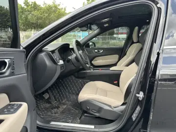 2026 Volvo XC60 с пробегом 12 000 км