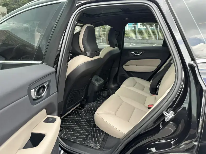 2026 Volvo XC60 с пробегом 12 000 км